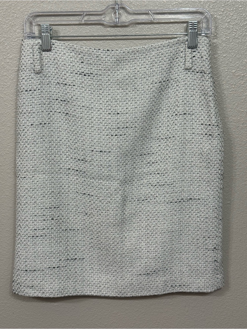 White House Black Market Metallic Tweed Pencil Skirt Lined Silver Grey Size 2